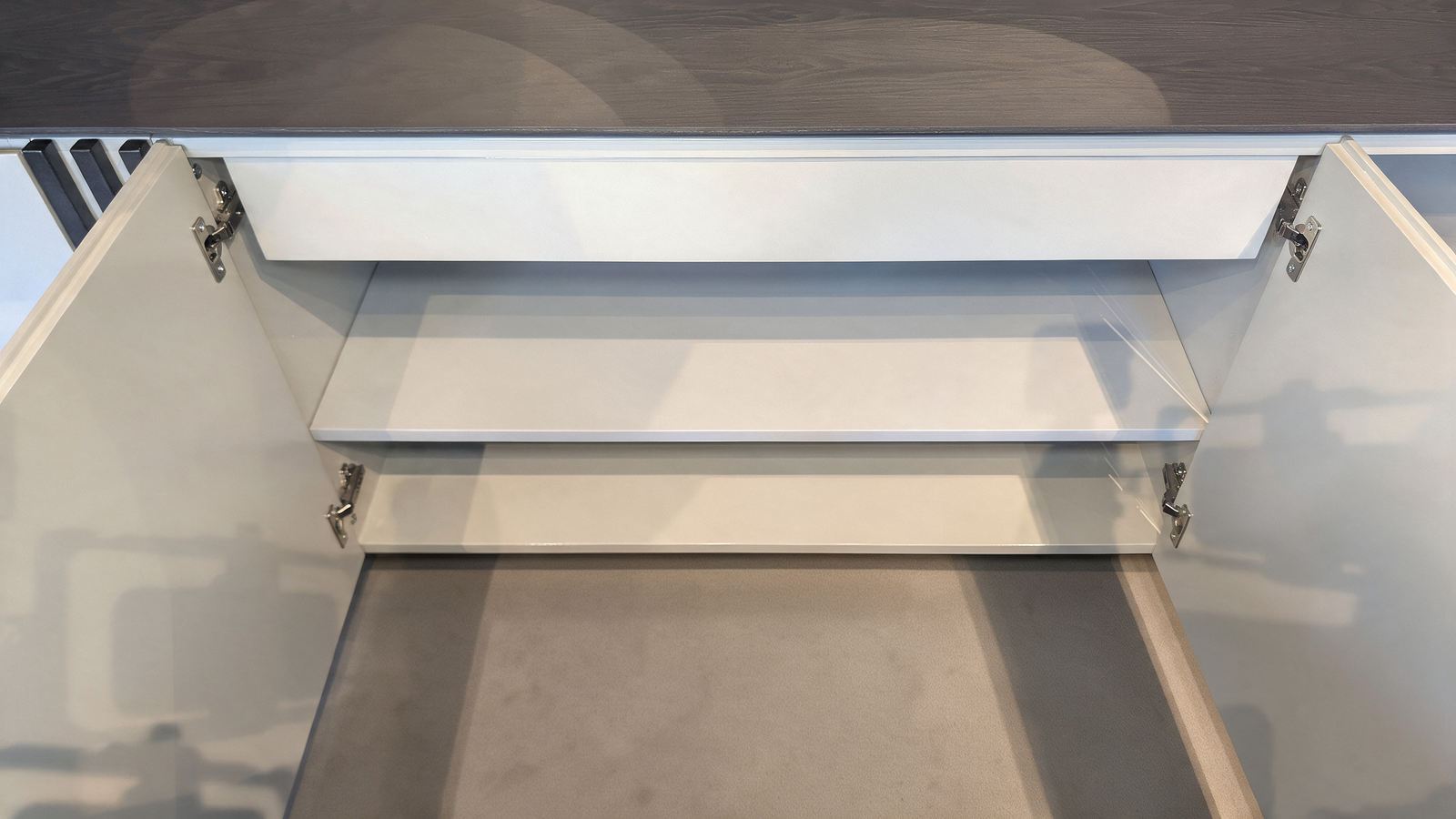 White gloss sideboard – view 6